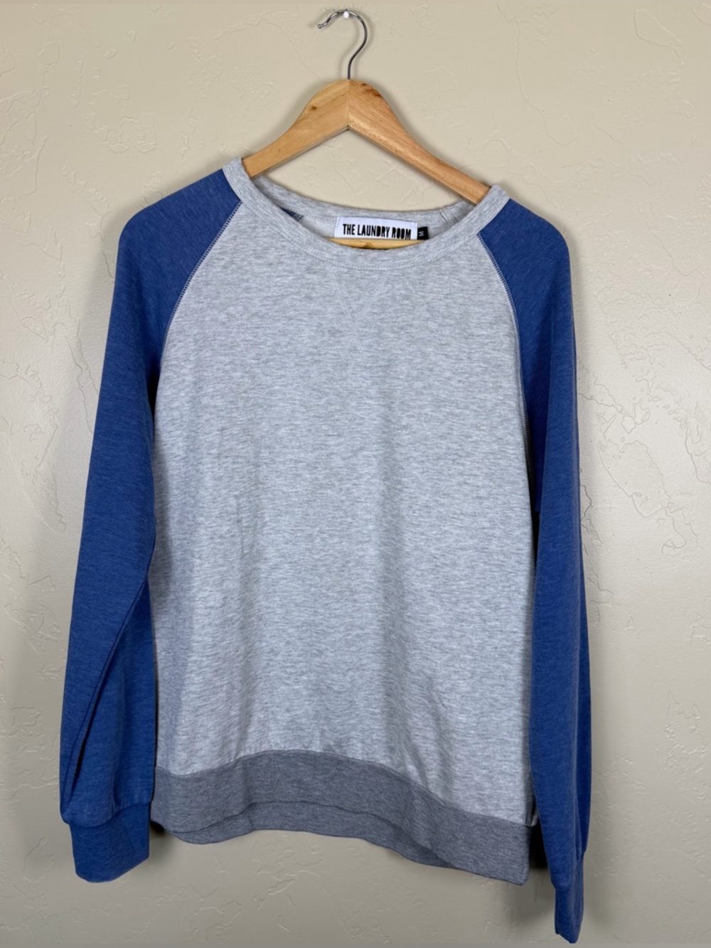The Laundry Room Cozy Pullover Sweatshirt in Heather Pebble and Blue Size Medium
